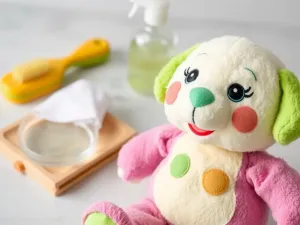 Jak wyczyścić pluszowe zabawki grające?